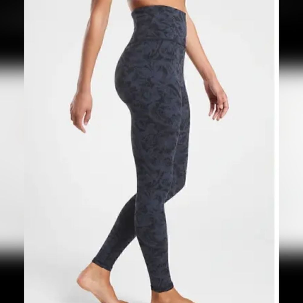 Athleta Elation Textured Tight Frosted Floral Black/Blue Size Extra Small